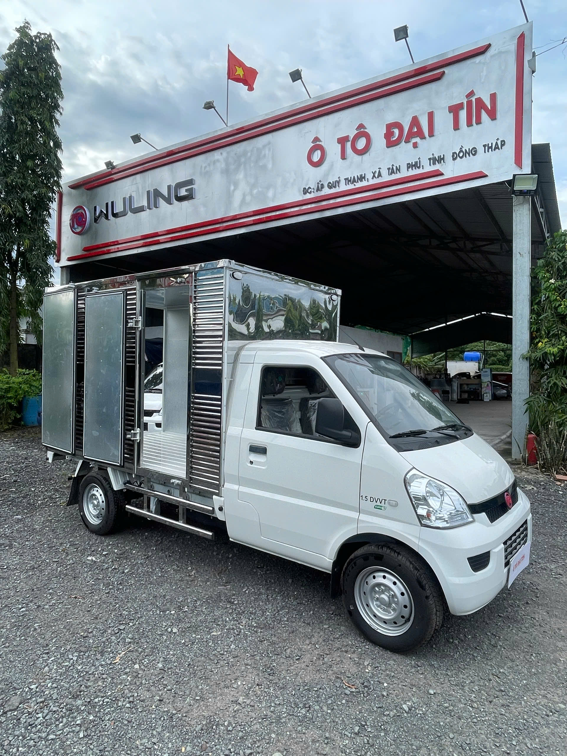 Xe Tải TQ WULING N300P Bản Cao Cấp 22025 Thùng Kín Tải Trọng 950Kg